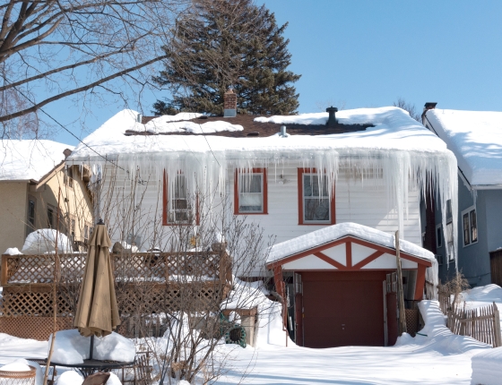 home in St. Paul with ice dams