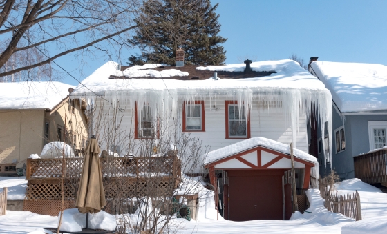 home in St. Paul with ice dams